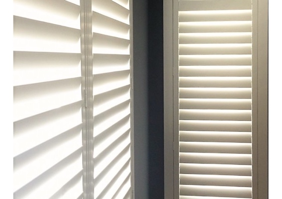 Hidden Tilt Rod Plantation Shutters